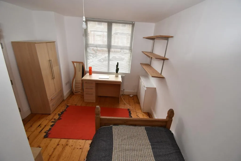 5 bedroom terraced house for rent