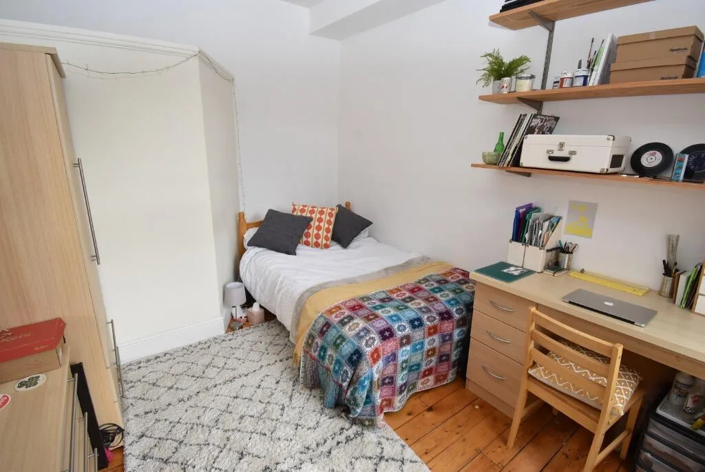 5 bedroom terraced house for rent