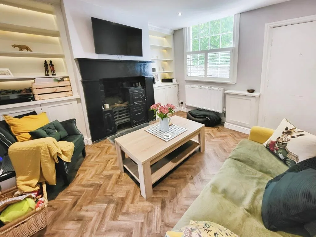2 bedroom end of terrace house for rent