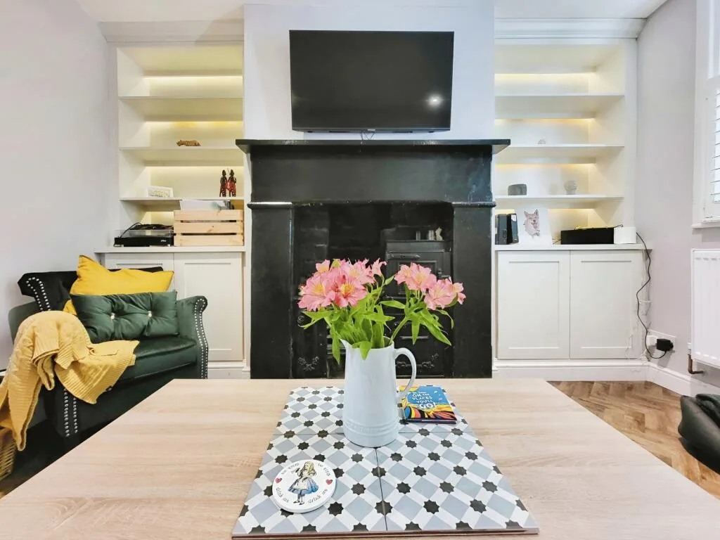 2 bedroom end of terrace house for rent