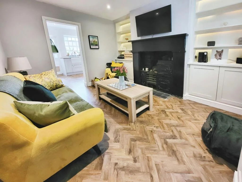 2 bedroom end of terrace house for rent