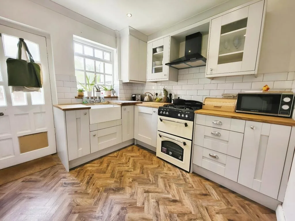 2 bedroom end of terrace house for rent