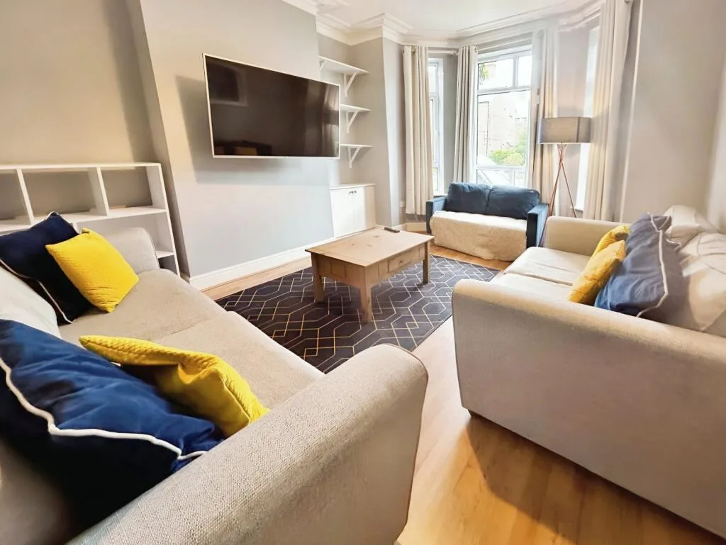 6 bedroom end of terrace house for rent