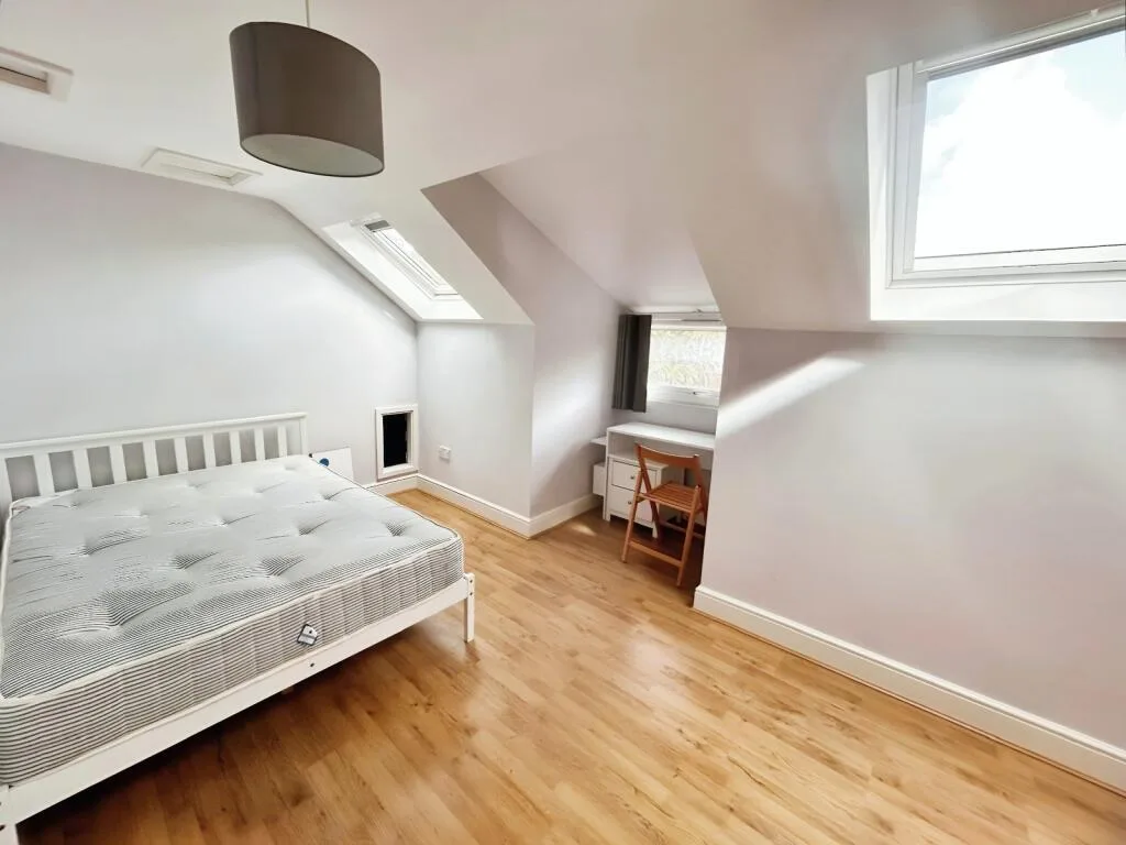 6 bedroom end of terrace house for rent