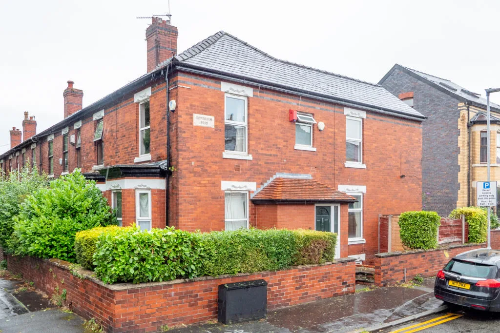 6 bedroom end of terrace house for rent