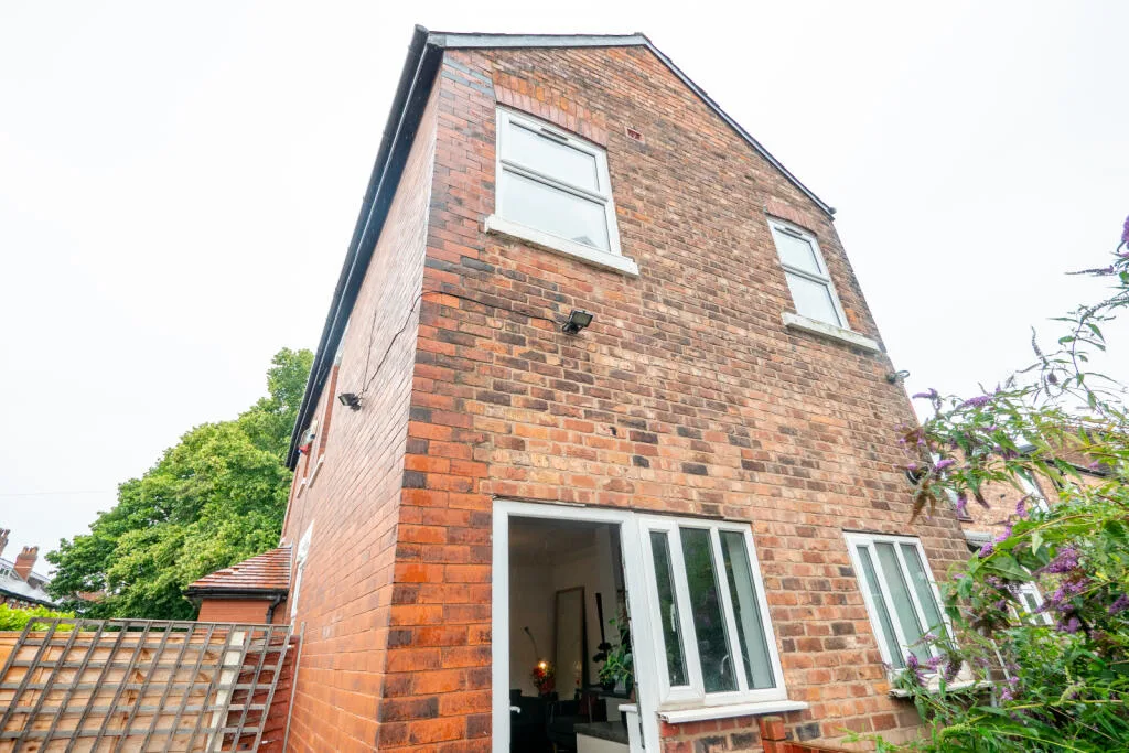 6 bedroom end of terrace house for rent
