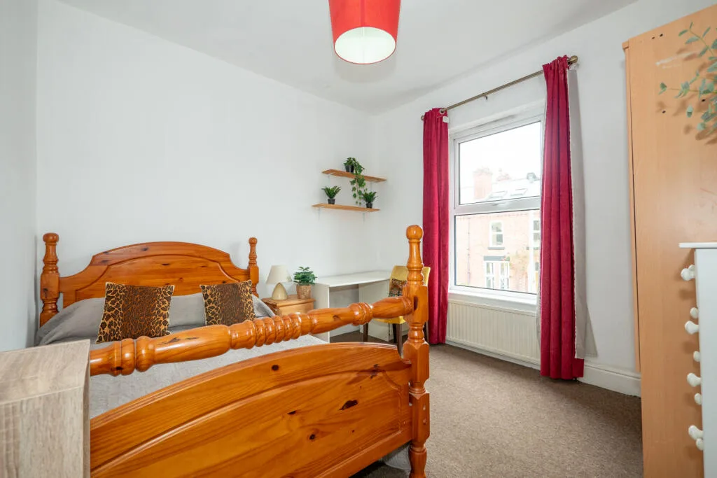 6 bedroom end of terrace house for rent