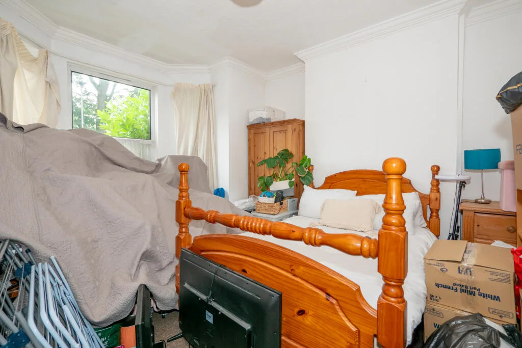 6 bedroom end of terrace house for rent