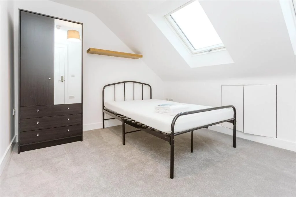 6 bedroom terraced house for rent