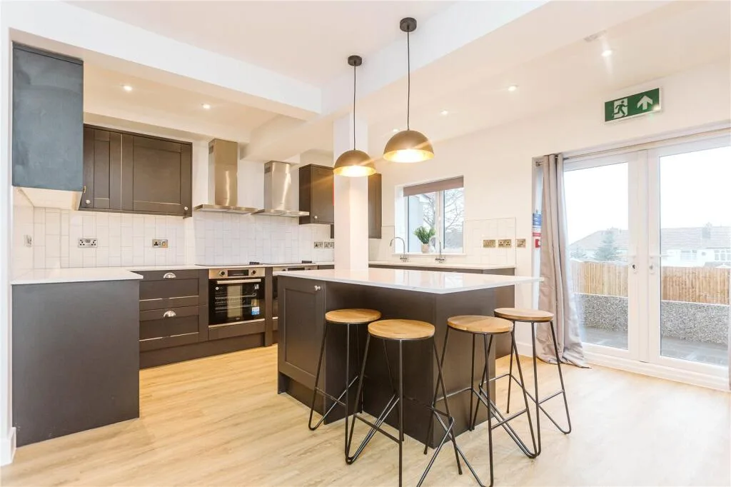 6 bedroom terraced house for rent