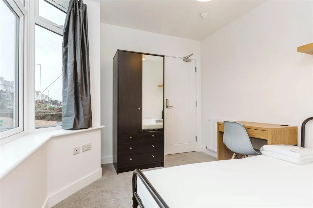6 bedroom terraced house for rent