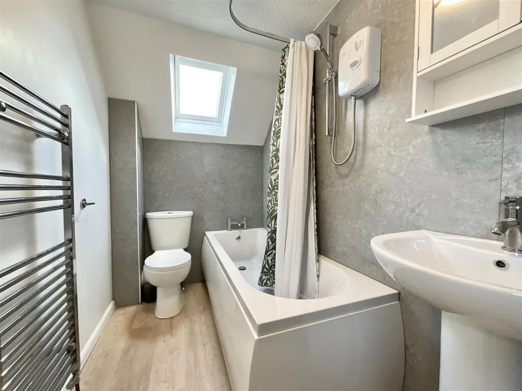 2 bedroom semi-detached house for rent