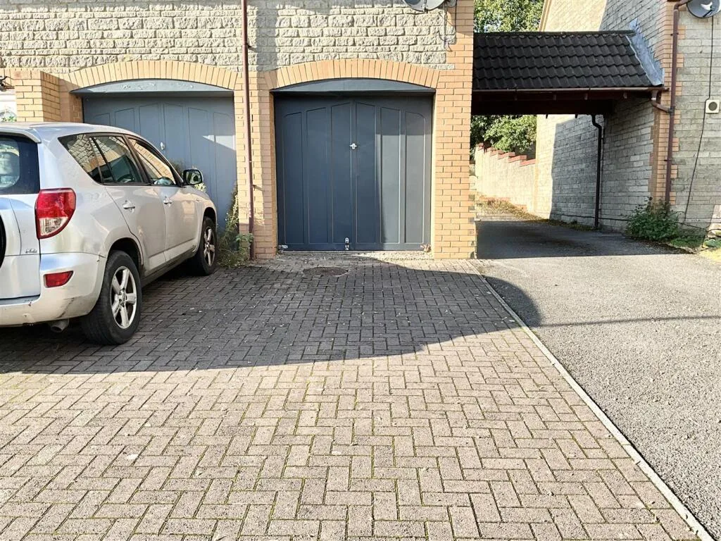2 bedroom semi-detached house for rent