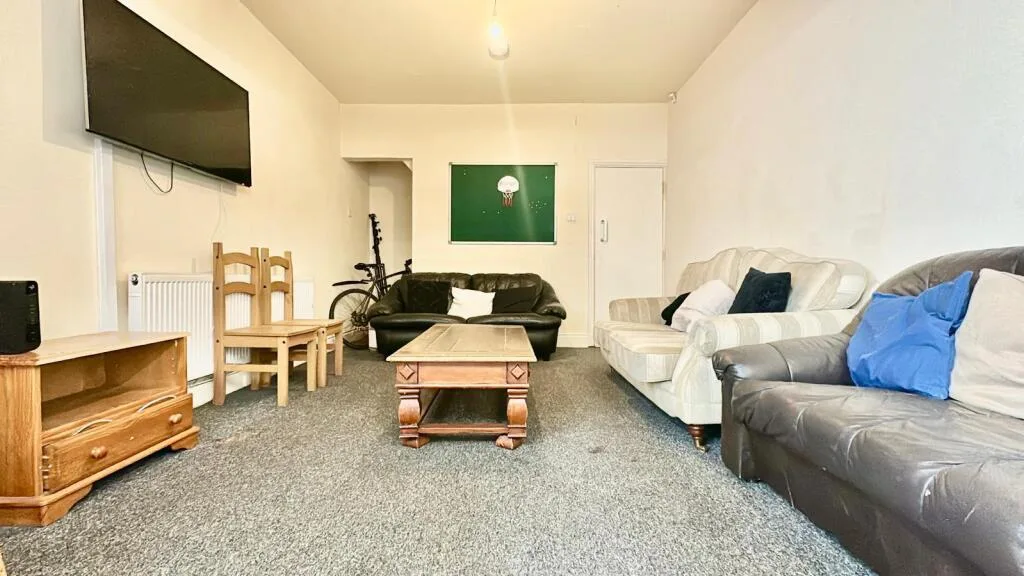 5 bedroom house for rent