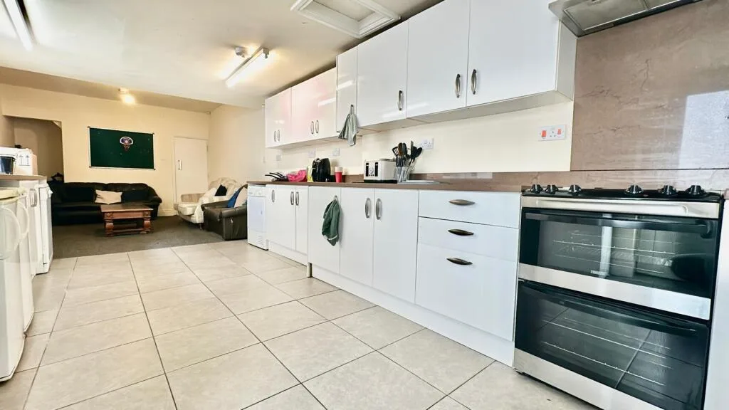 5 bedroom house for rent