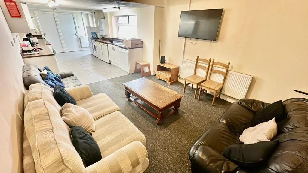 5 bedroom house for rent