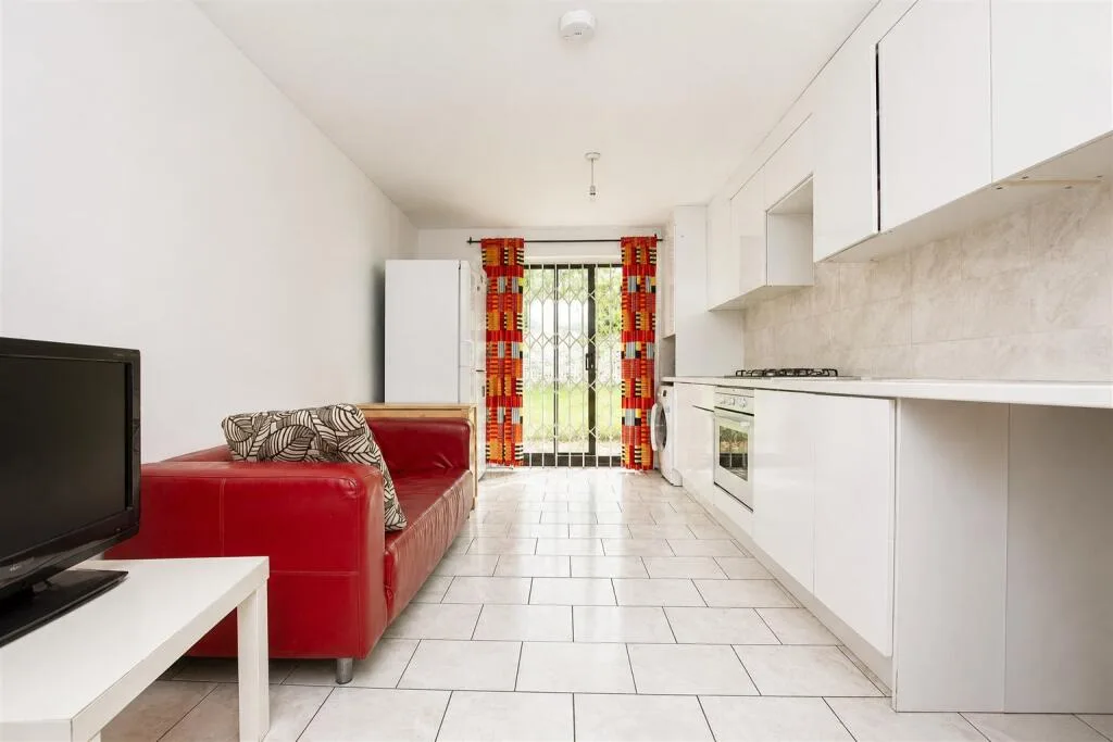 5 bedroom house for rent