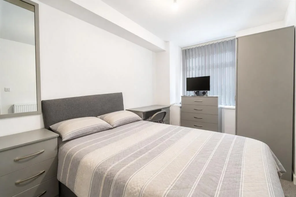 6 bedroom house for rent