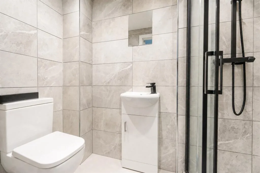 6 bedroom house for rent