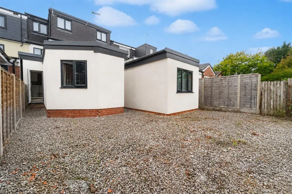 6 bedroom house for rent