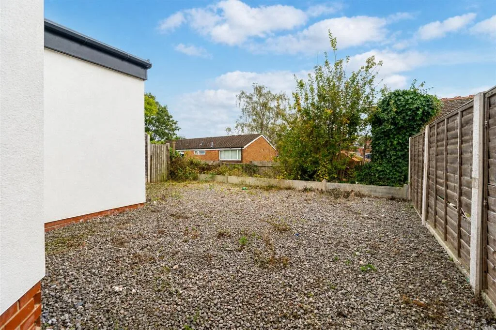6 bedroom house for rent