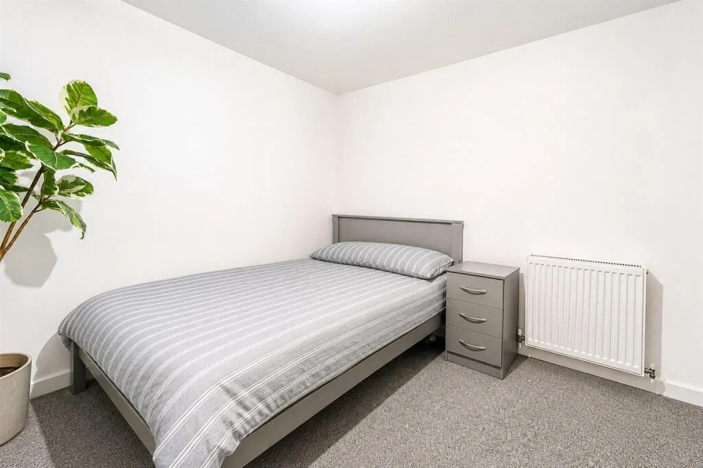 6 bedroom house for rent