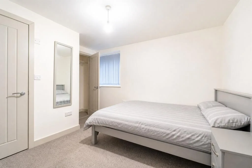 6 bedroom house for rent