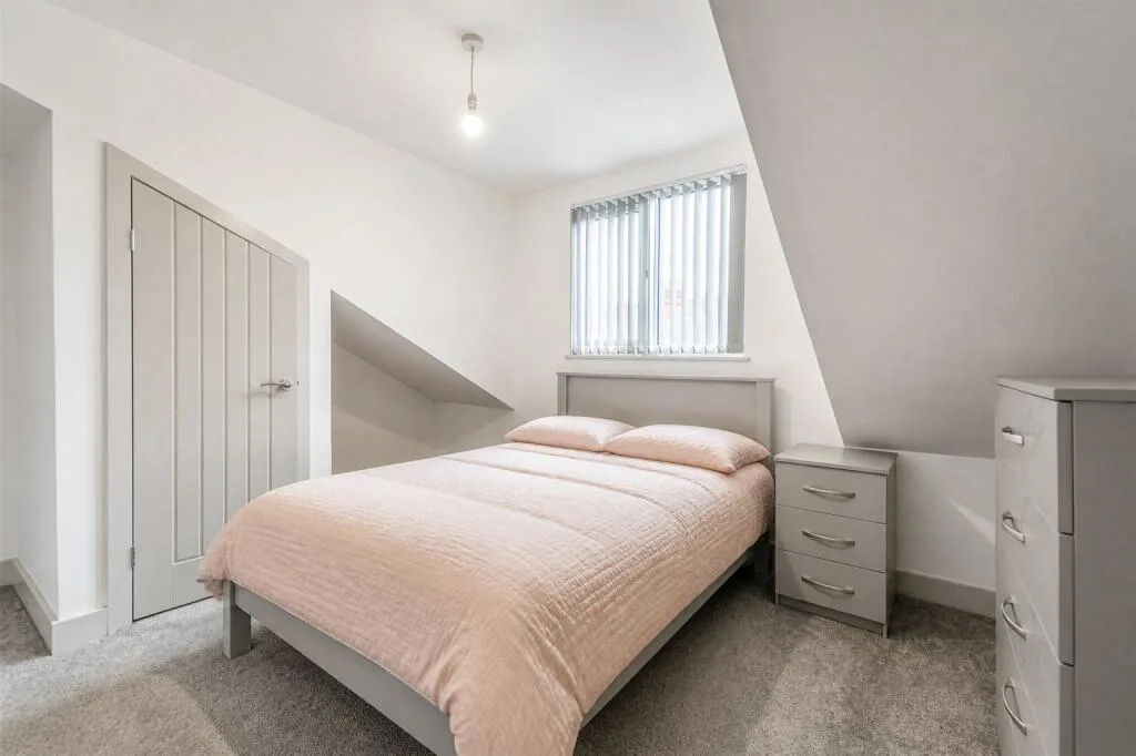 6 bedroom house for rent