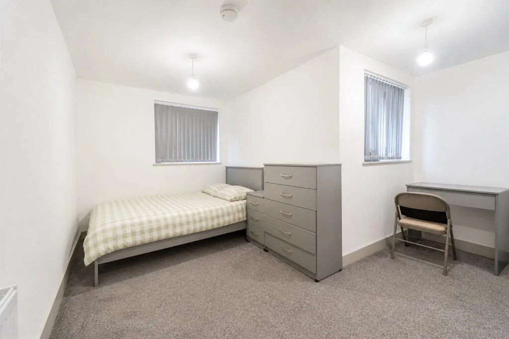 6 bedroom house for rent