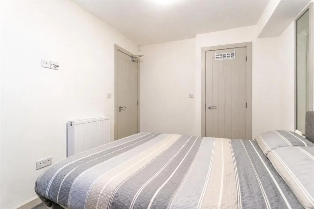 6 bedroom house for rent