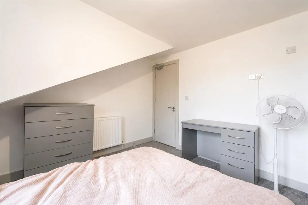 6 bedroom house for rent