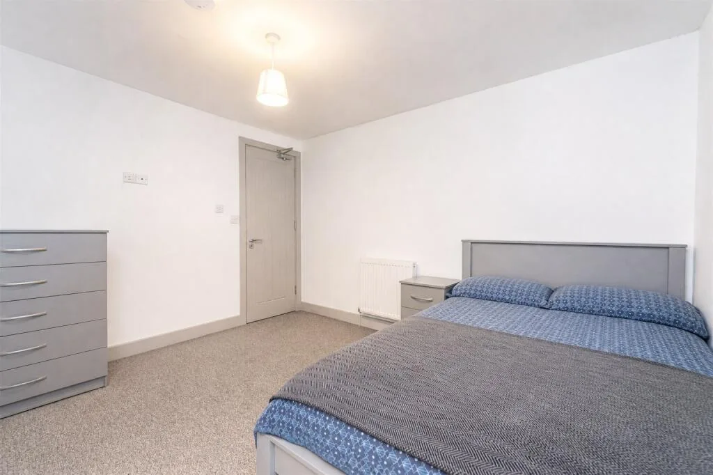 6 bedroom house for rent