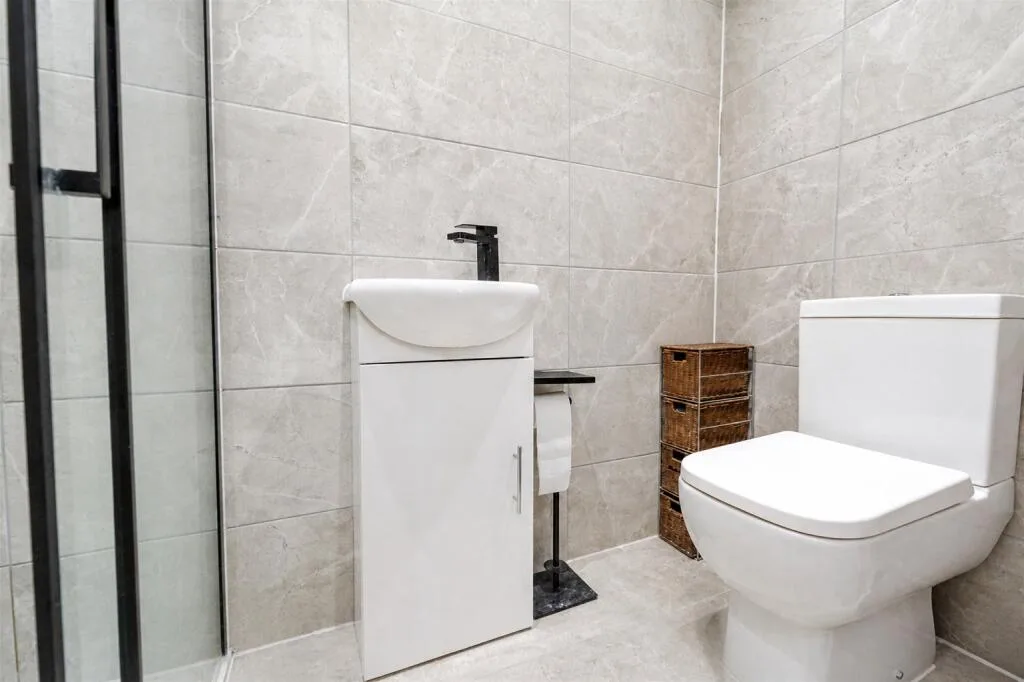6 bedroom house for rent