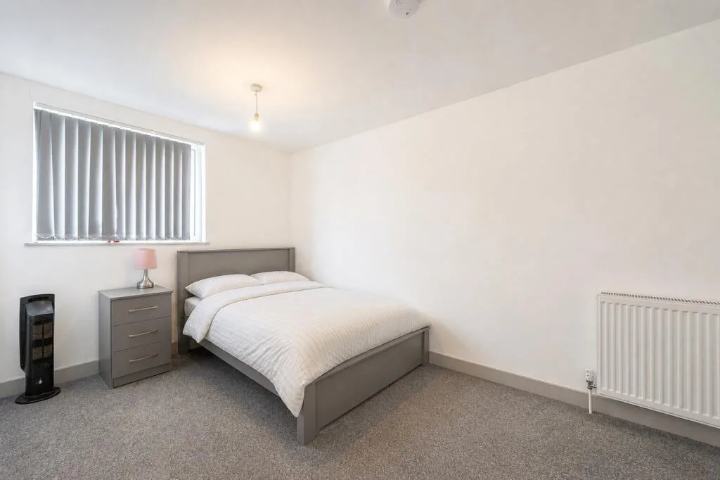 6 bedroom house for rent