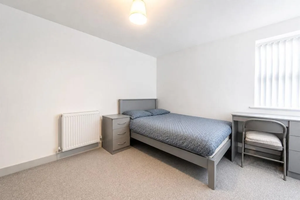 6 bedroom house for rent