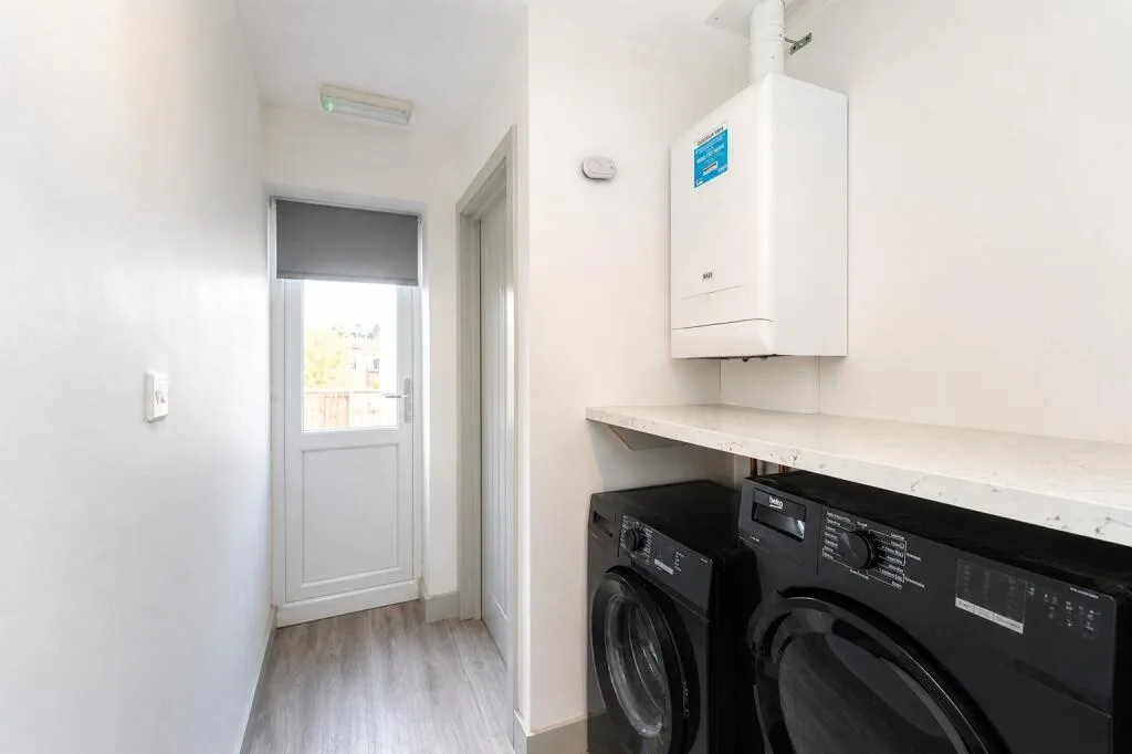 6 bedroom house for rent
