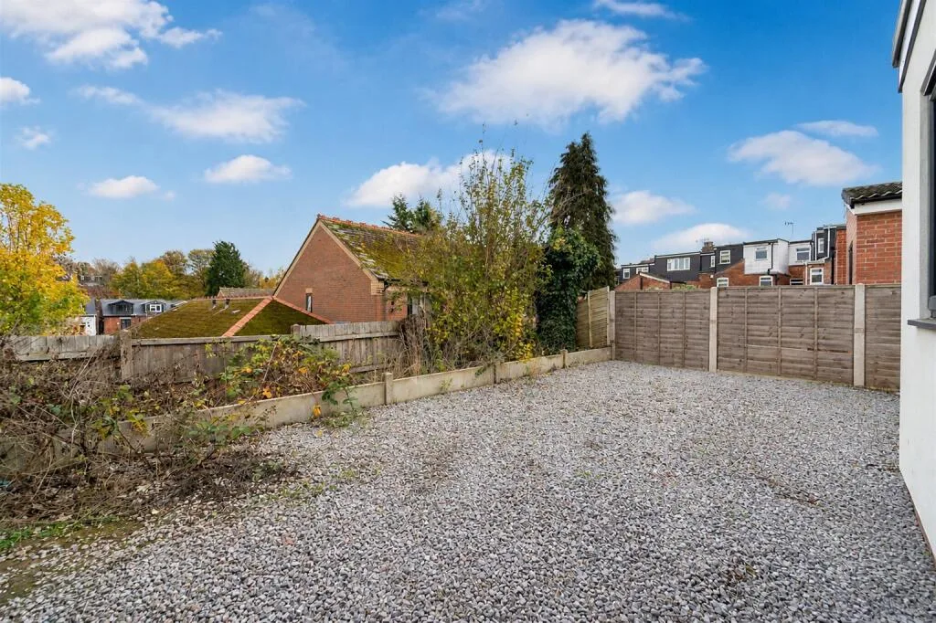 6 bedroom house for rent