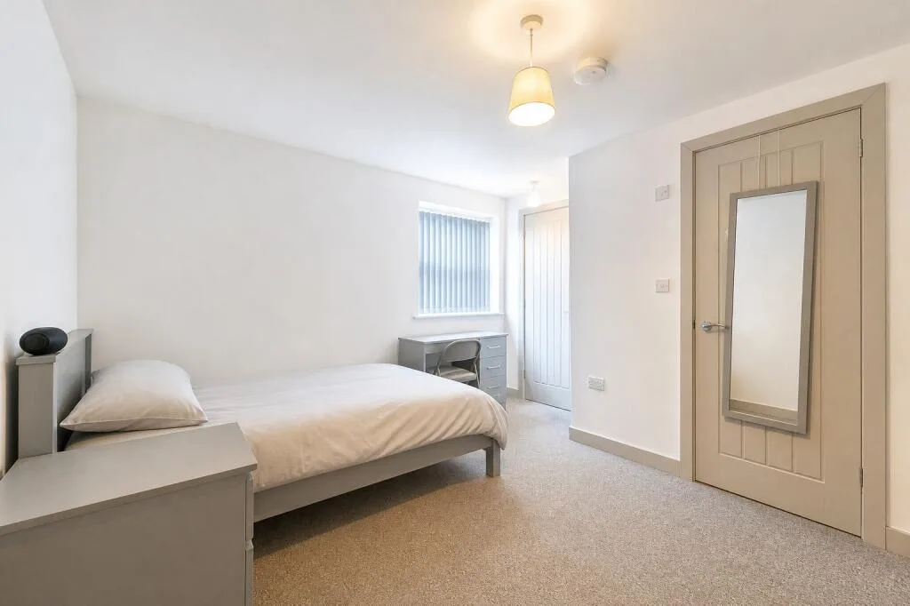 6 bedroom house for rent