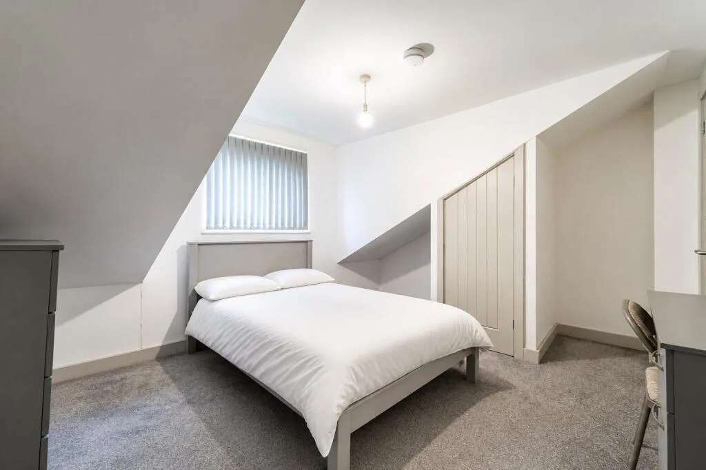6 bedroom house for rent