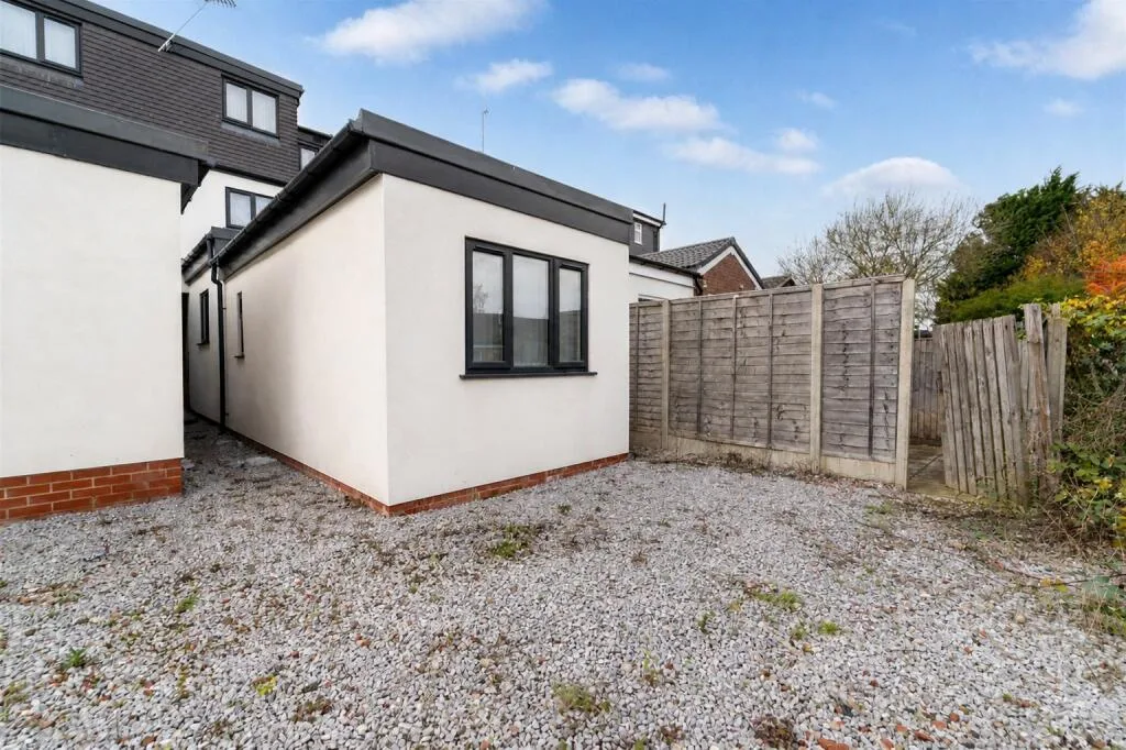 6 bedroom house for rent