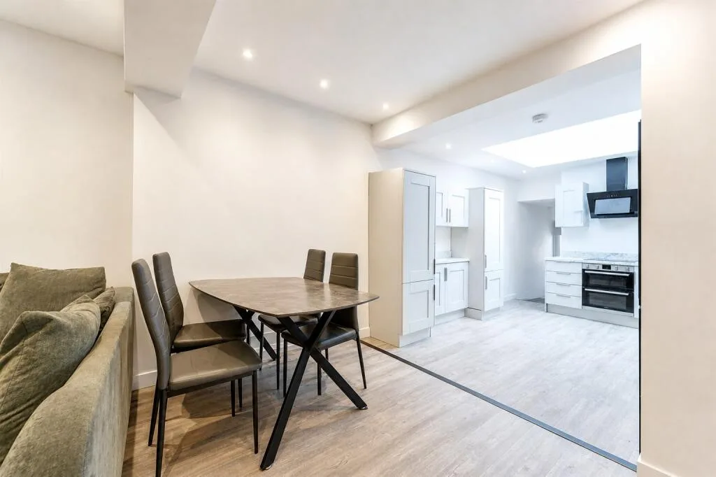 6 bedroom house for rent