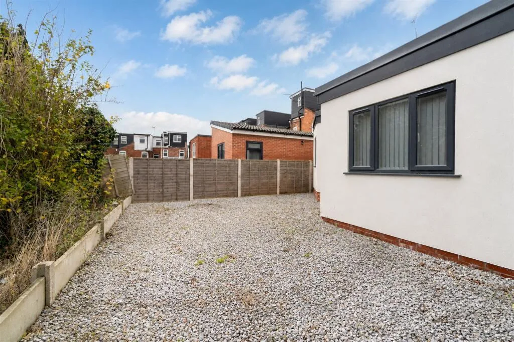 6 bedroom house for rent