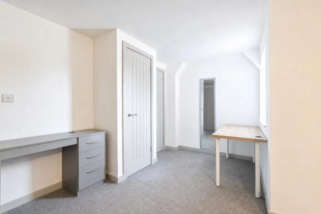 6 bedroom house for rent