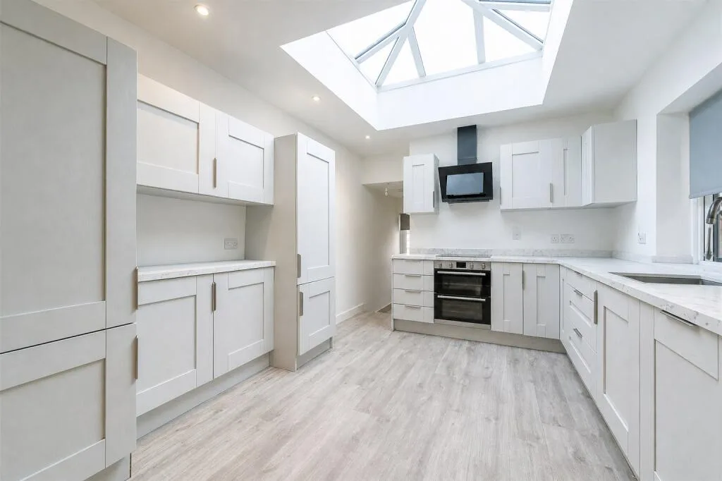 6 bedroom house for rent