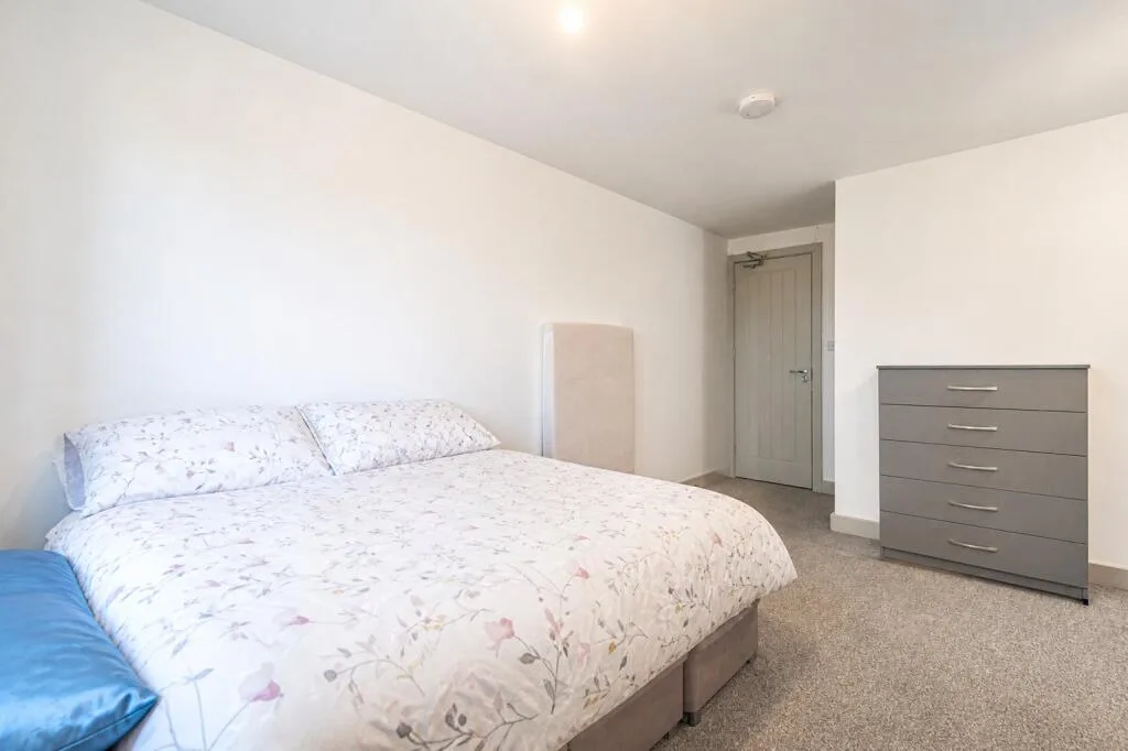 6 bedroom house for rent