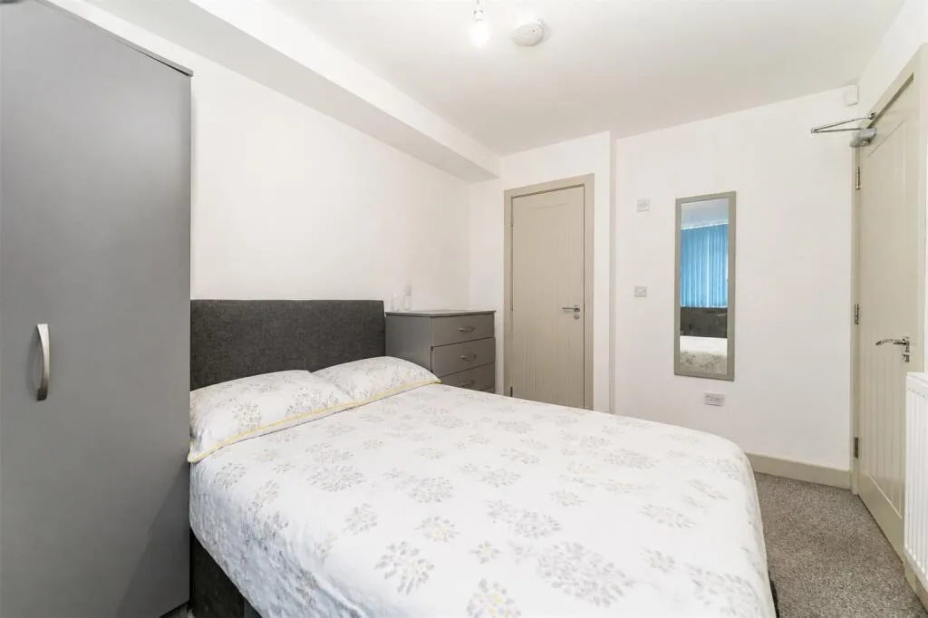 6 bedroom house for rent