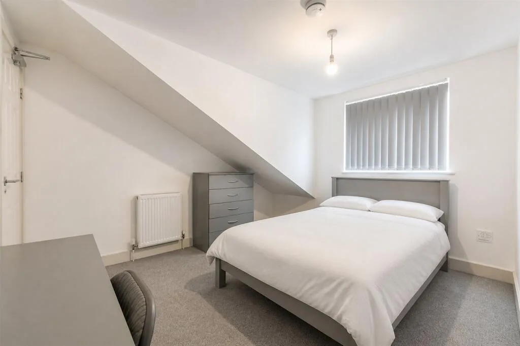 6 bedroom house for rent
