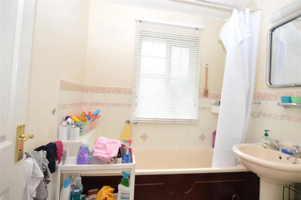 3 bedroom end of terrace house for rent