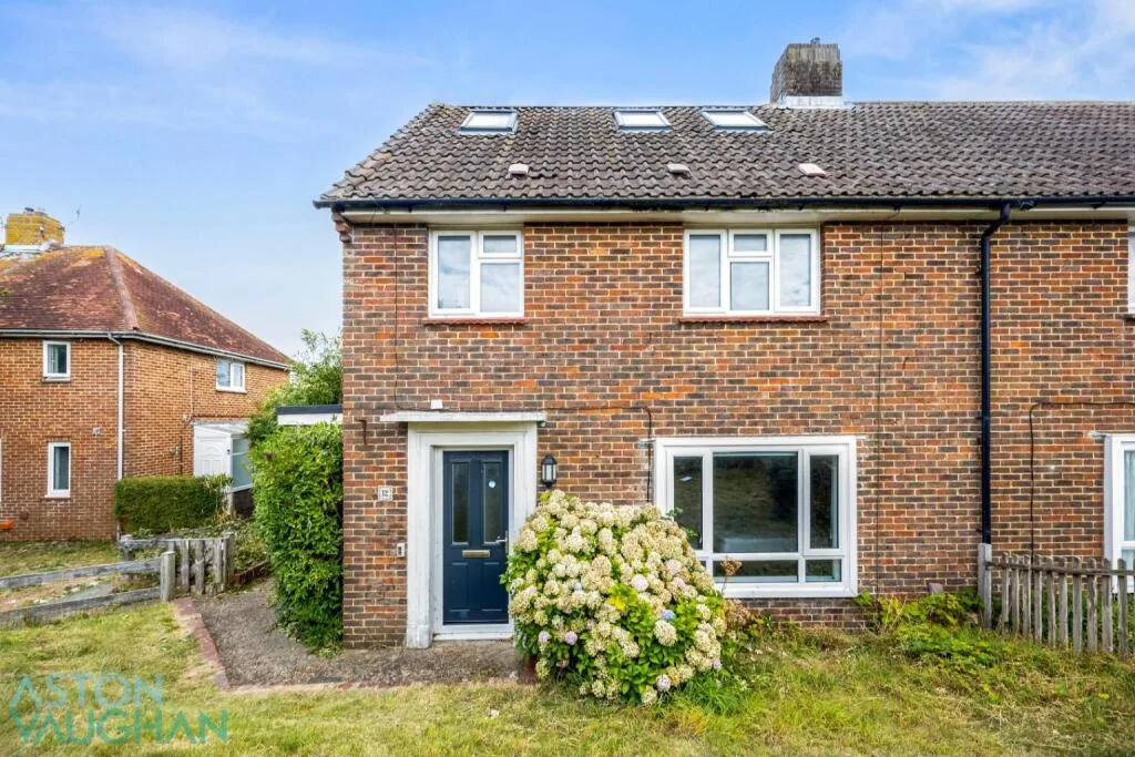 5 bedroom semi-detached house for rent