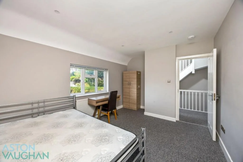5 bedroom semi-detached house for rent
